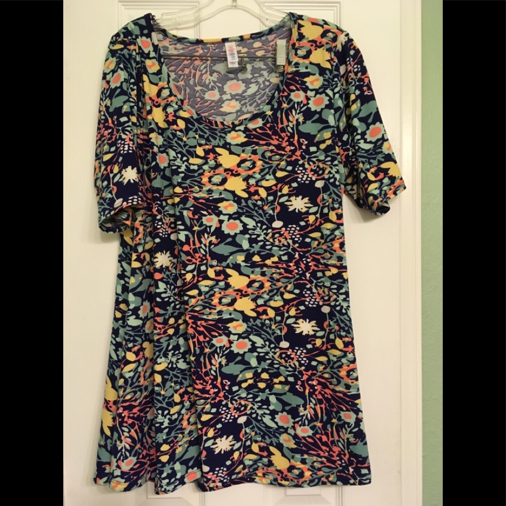 EUC navy floral Perfect T